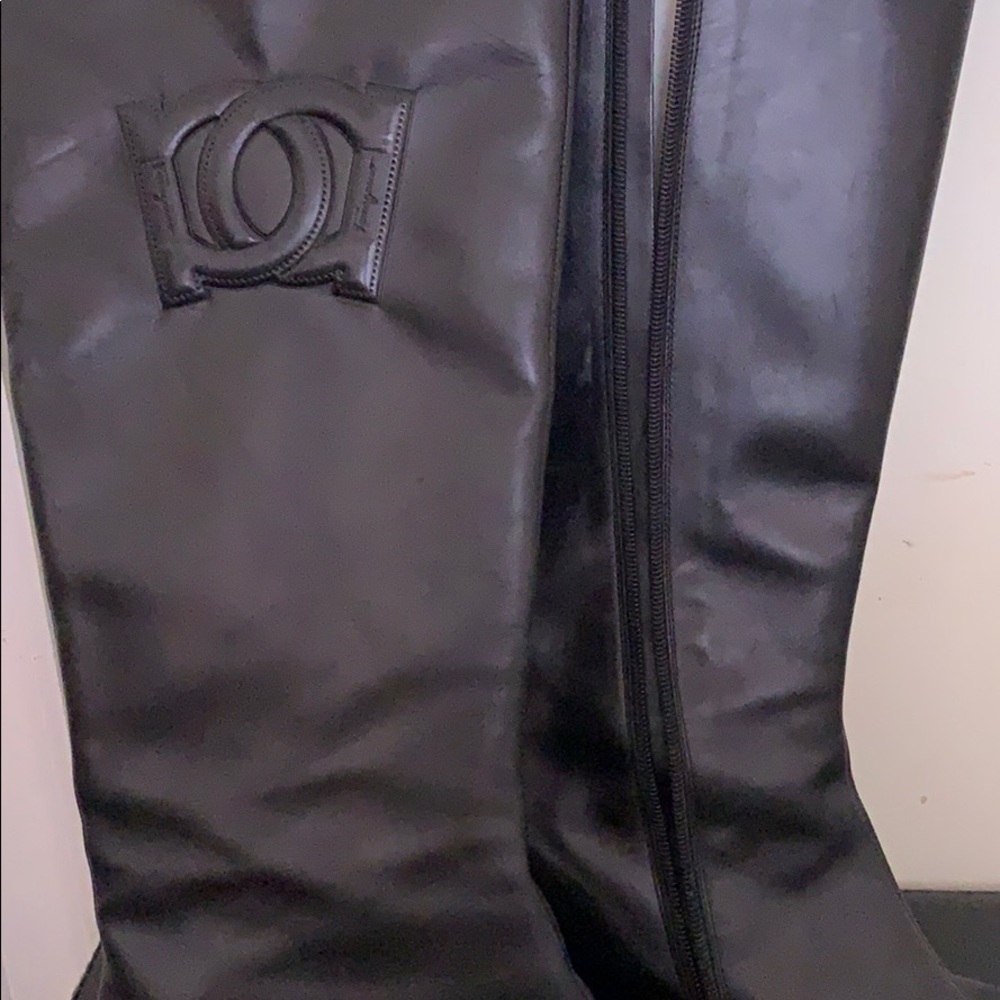 Boots - Picture 4 of 6
